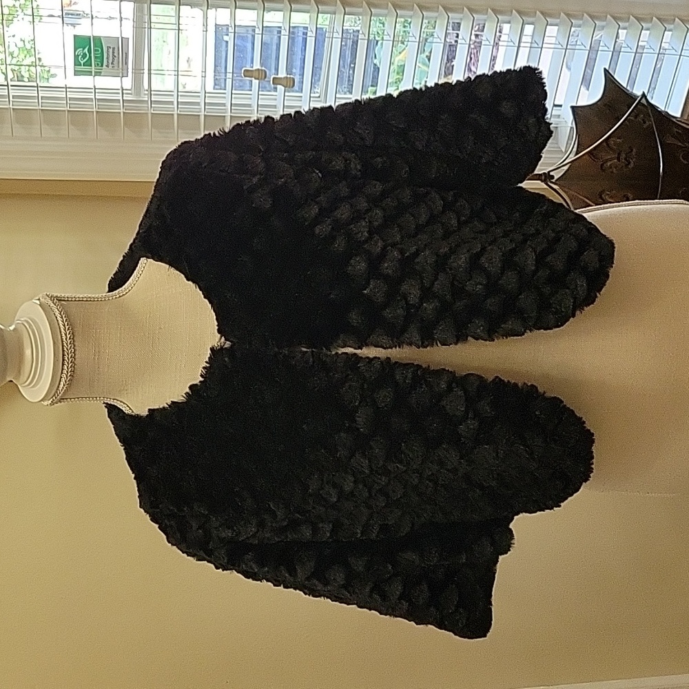Haani black faux fur short jacket half sleeve TrianglePattern fully lined S EUC…